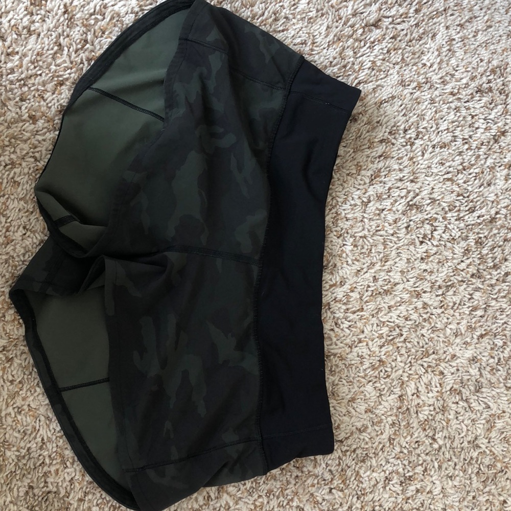 Lululemon camo speed up short 2.5”